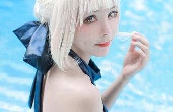 Kitkat Cosplay的傻瓜之作：无圣光下的芭芭拉·冈希尔德，图片长得有点不知所措。